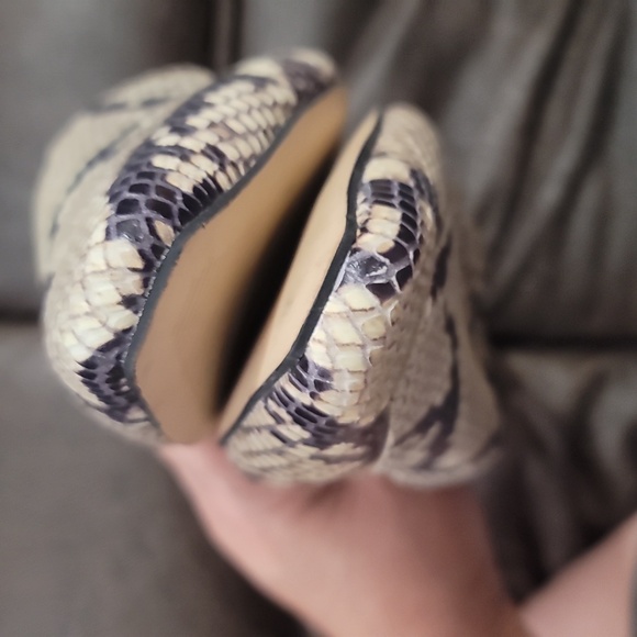 Marc Fisher cream black Snakeskin Flats slip on shoes 11 square snip toe - Picture 7 of 7